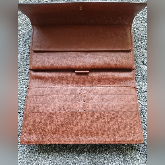 Authentic Louis Vuitton trifold monogram wallet - Picture 4 of 10